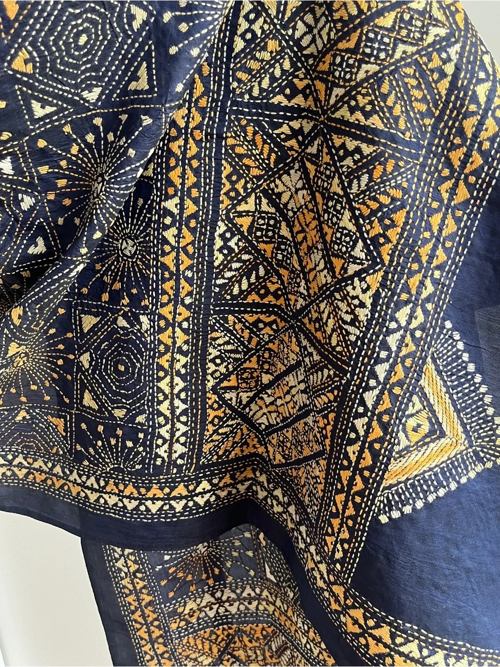 NEW HEIRLOOM STOLE SCARF SHAWL HAND EMBROIDERED KANTHA NAVY BLUE  & BEIGE  SILK